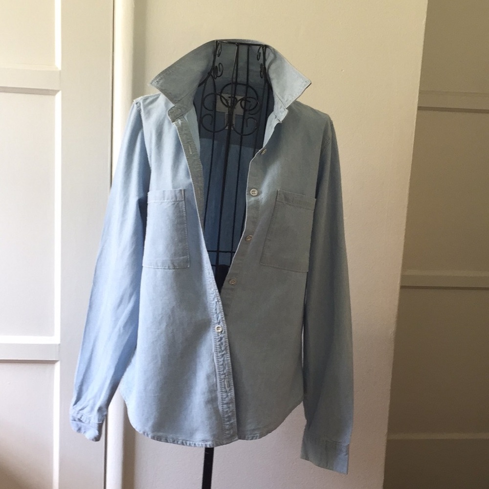 XXI  F21  Denim Shirt.  Sz. M.    EUC
